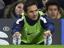 ZVLÁTNÍ ZÁPAS. Frank Lampard te patí Manchesteru City, ale dlouhé roky...