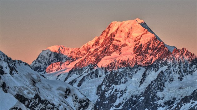 Aoraki/Mount Cook pi zpadu slunce