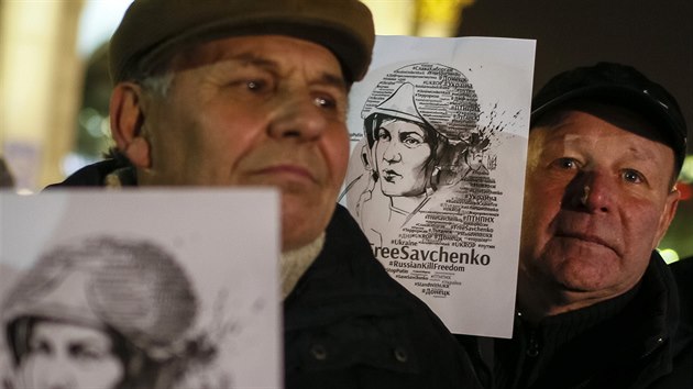 Nadija Savenkov je pro Ukrajince hrdinkou. Za jej proputn se na kyjevskm nmst Nezvsislosti podaj demonstrace (26. ledna 2015).