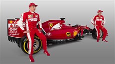 Kimi Räikkönen (vlevo) a Sebastian Vettel ped vozem ferrari pro sezonu 2015.