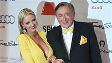 Cathy Schmitzová a Richard Lugner (Mnichov, 17. ledna 2015) Cathy Schmitzová a Richard Lugner (Mnichov, 17. ledna 2015)