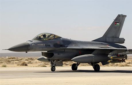 Jordánská F-16, který byla souástí mise proti pozicím Islámského státu