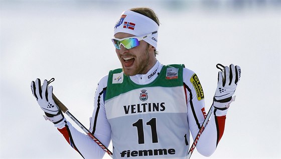 Norský sdruená Jörgen Graabak slaví triumf ve Val di Fiemme.
