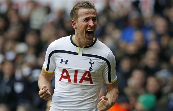 Harry Kane, útoník Tottenhamu, se raduje ze vstelené branky.