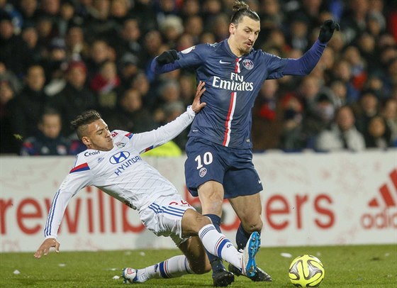 M NEZASTAVÍ. Zlatan Ibrahimovi (vpravo), útoník Parí Saint-Germain, se...