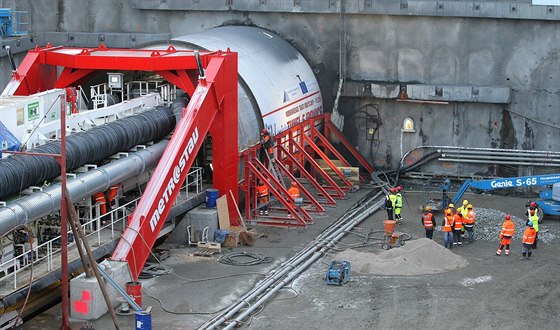 Tunel mezi Kyicemi a Plzní hloubí obí razicí tít.