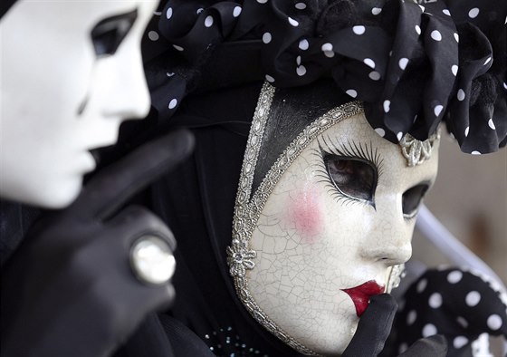 Kadý typ karnevalové masky má svj vlastní význam. Vtina z nich je inspirována postavami klasické Commedia dell &#769;Arte. Ilustraní foto