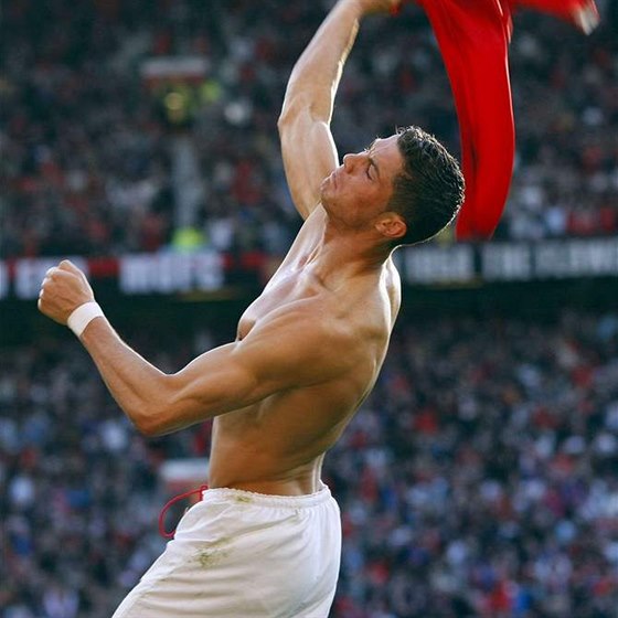 Cristiano Ronaldo z Manchesteru United se raduje z gólu, který vstelil Tottenhamu.