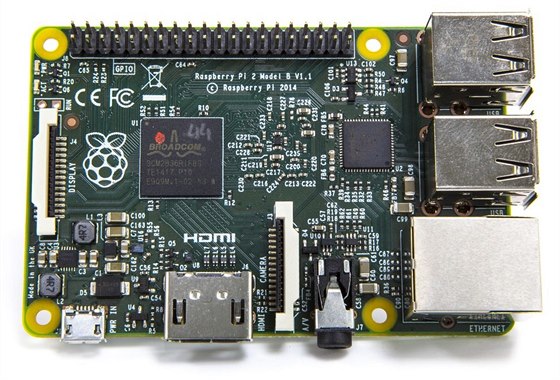 Maliký poíta Raspberry Pi 2 nov utáhne i Windows 10.