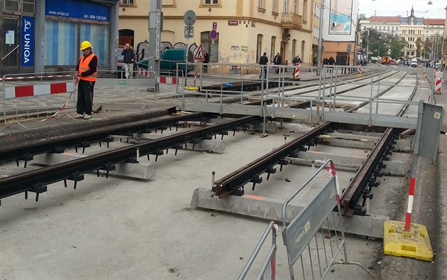 Po loské rekonstrukci tramvajové trati letos eká oprava Evropskou.