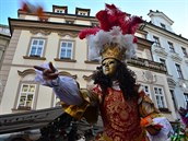 Prvod masek na Staromstské námstí zahájil letoní karneval.