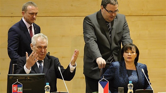 Prezident Milo Zeman s manelkou na setkn se zastupiteli steckho kraje pi nvtv 2. nora 2015.