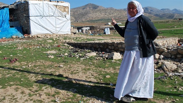 Rozestavn domy, kde ij vnitn vysdlen Iran, asto nemaj okna a dvee.