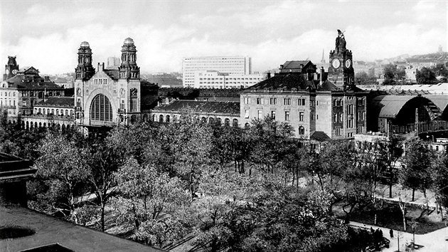 Historick budova hlavnho ndra v Praze na dobov fotografii