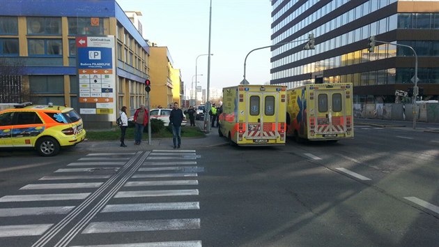 Ve Vyskoilov ulici v Praze se srazily dva autobusy, na mst byli zrann (6.2.2015)