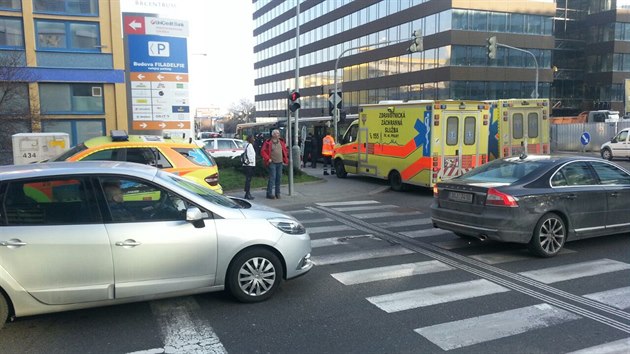 Ve Vyskoilov ulici v Praze se srazily dva autobusy, na mst byli zrann (6.2.2015)