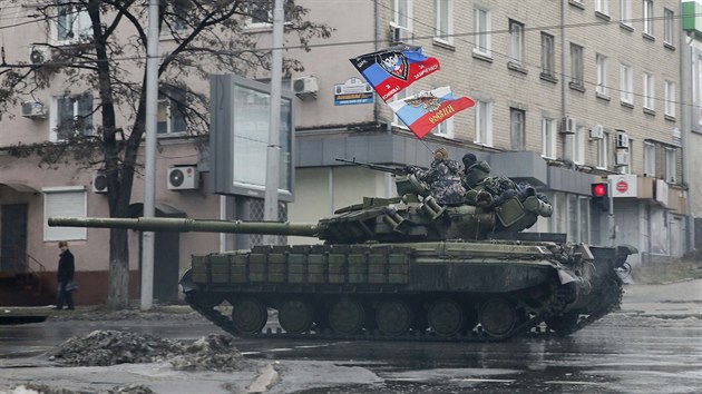 Tank proruskch separatist v Doncku (1. nora)
