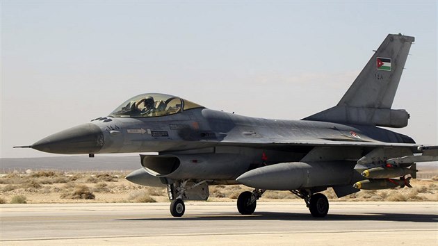 Jordnsk letectvo bombardovalo v Srii pozice Islmskho sttu (5. nora 2015).