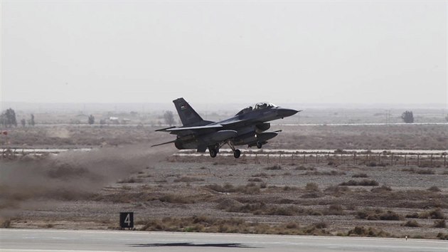 Jordnsk letectvo bombardovalo v Srii pozice Islmskho sttu (5. nora 2015).