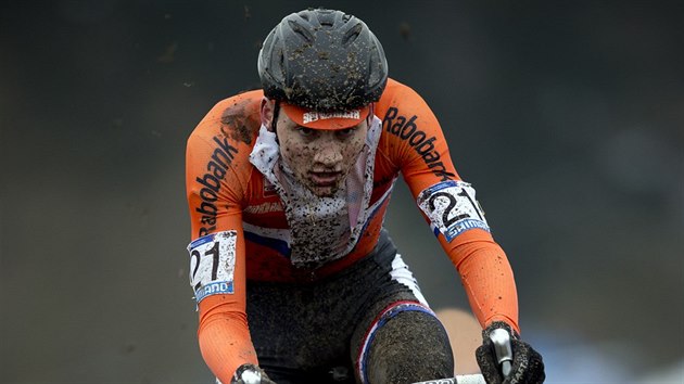 NEJMLAD AMPION. Mathieu Van Der Poel se v Tboe stal svtovm ampionem. V pouhch 20 letech nejmladm v historii. Navc navzal na svho otce.