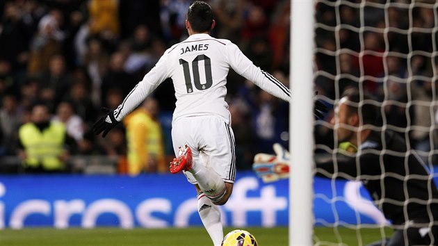 James Rodrguez z Realu Madrid slav trefu proti Seville.