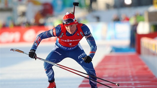 OD STELBY NA BH. Ondej Moravec vyr ze stelby bhem sprintu v Novm Mst na Morav.