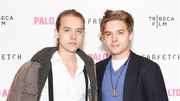 Dylan Sprouse a jeho dvoje Cole Mitchell Sprouse (New York, 24. dubna 2014)