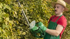 Po práci v nožovém soustrojí zůstávají zbytky smůly. Po práci v nožovém soustrojí zůstávají zbytky smůly.