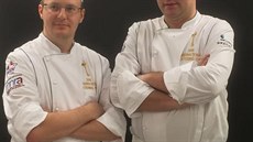 Radek David s kolegou Janem Horkým poté, co vyfasovali soutěžní rondon. Radek David s kolegou Janem Horkým poté, co vyfasovali soutěžní rondon.