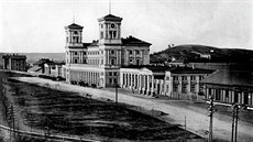 Historická budova hlavního nádraží v Praze na dobové fotografii Historická budova hlavního nádraží v Praze na dobové fotografii