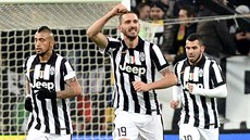 OPT VÍTZÍME! Leonardo Bonucci (uprosted), obránce Juventusu se raduje ze...