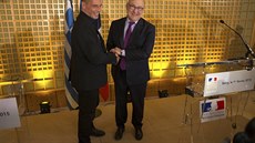 Francouzský ministr financí Michel Sapin a jeho ecký protjek Janis Varufakis...