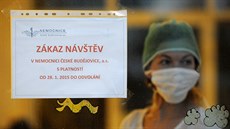 V českobudějovické nemocnici jsou zakázané návštěvy. Stejně tak i v dalších... V českobudějovické nemocnici jsou zakázané návštěvy. Stejně tak i v dalších...