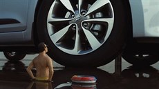 Hyundai ve svém spotu na nový model i20 zesměšňuje mladoboleslavskou Škodu. Hyundai ve svém spotu na nový model i20 zesměšňuje mladoboleslavskou Škodu.