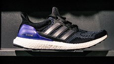 Adidas ultra boost - první běžecká bota se 100% boostovou mezipodešví. Adidas ultra boost - první běžecká bota se 100% boostovou mezipodešví.
