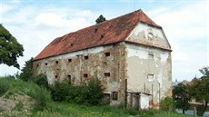 Zbourat sýpku? To památkáři odmítají připustit. Zbourat sýpku? To památkáři odmítají připustit.