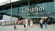 Vstup do letit Schiphol u Amsterdamu. Letit patí k tm dobe napojeným na...