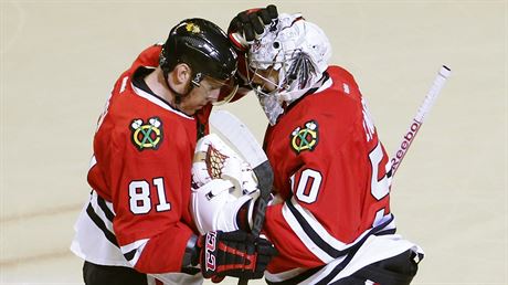 Marián Hossa a Corey Crawford