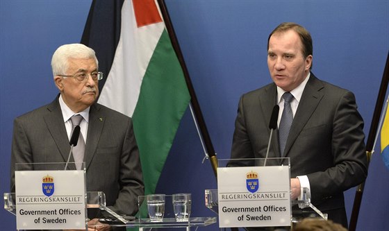 Palestinský vdce Mahmúd Abbás (vlevo) s védským premiérem Stefanem Löfvenem...