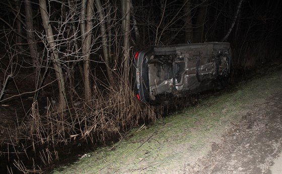 Nehoda volkswagenu na Hodonínsku (15. února 2015).