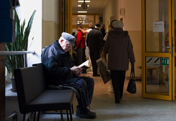 Semilská nemocnice trpí také chronickým nedostatkem zdravotnického personálu.