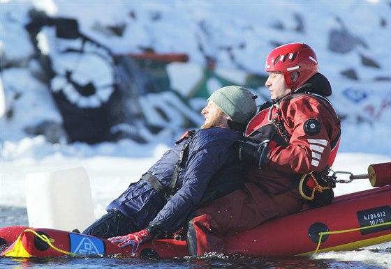 Vodní záchranái pedvedli ukázky zasáh v sobotu 7. února na Lipenské pehrad.