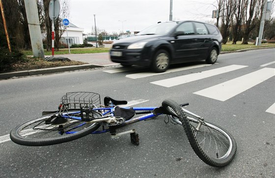 Ptadvacetiletý cyklista musel být s tkým zranním pevezen do jihlavské nemocnice. Ilustraní snímek