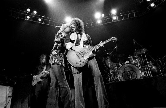 Led Zeppelin v roce 1975