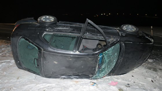 idi poslal auto do píkopu na silnici mezi Bílovicemi a Topolnou.