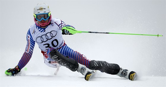 Slovenský slalomá Adam ampa bhem prvního kola slalomu na mistrovství svta.