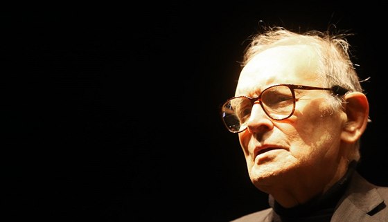 Ennio Morricone dirigoval v O2 aren (12. února 2015).