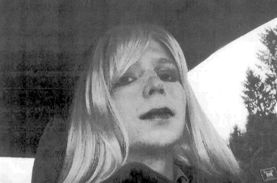 Na nedatovaném snímku poízeném americkou armádou nalíená Chelsea Manningová...