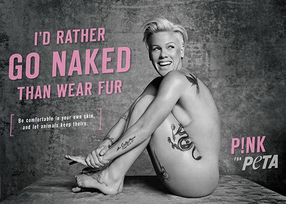 Pink se svlékla na podporu organizace PETA.
