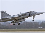 Stíhací letoun Jas 39 Gripen na letišti u Čáslavi (ilustrační snímek) Stíhací letoun Jas 39 Gripen na letišti u Čáslavi (ilustrační snímek)